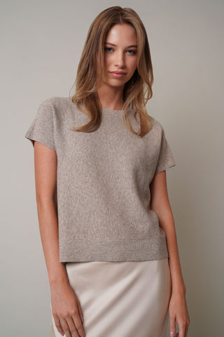 Model is wearing the Short Sleeve Pulloverby Cyrus in Buckskin Heather