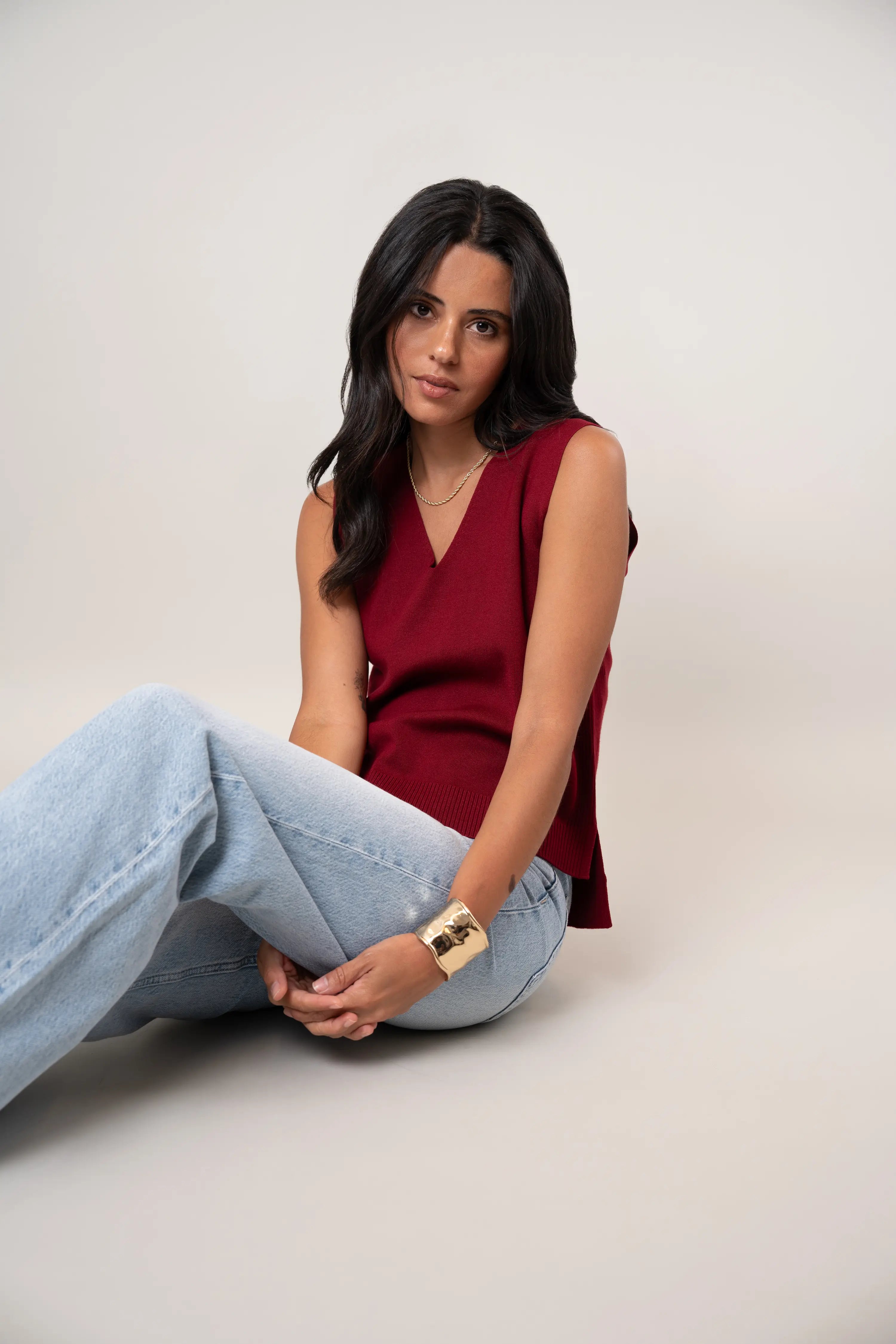 Cyrus - The V-Neck Sleeveless Top