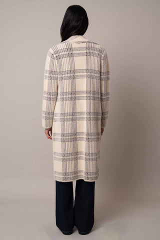 Model is wearing the open-plaid-mink-coat in Munich