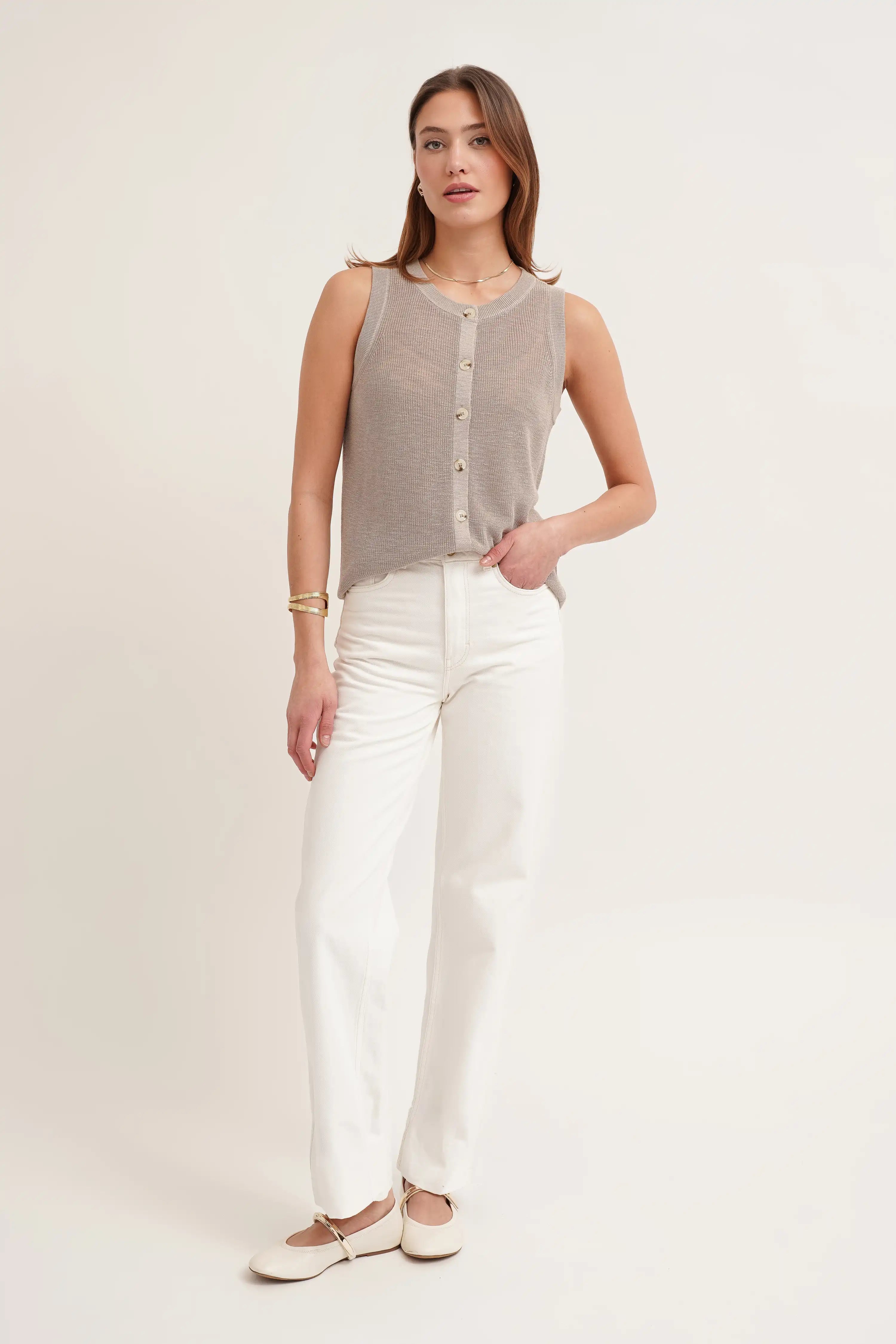 The Lightweight Button Tank