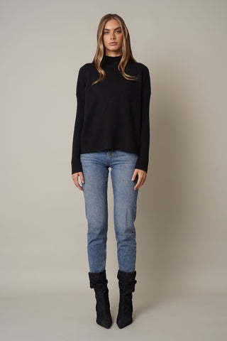 MODEL IS WEARING THE MOCK NECK PULLOVER BY CYRUS IN BLACK
