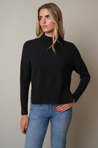 Model is wearing the Ribbed Mock Neck Pulloverby Cyrus in Black