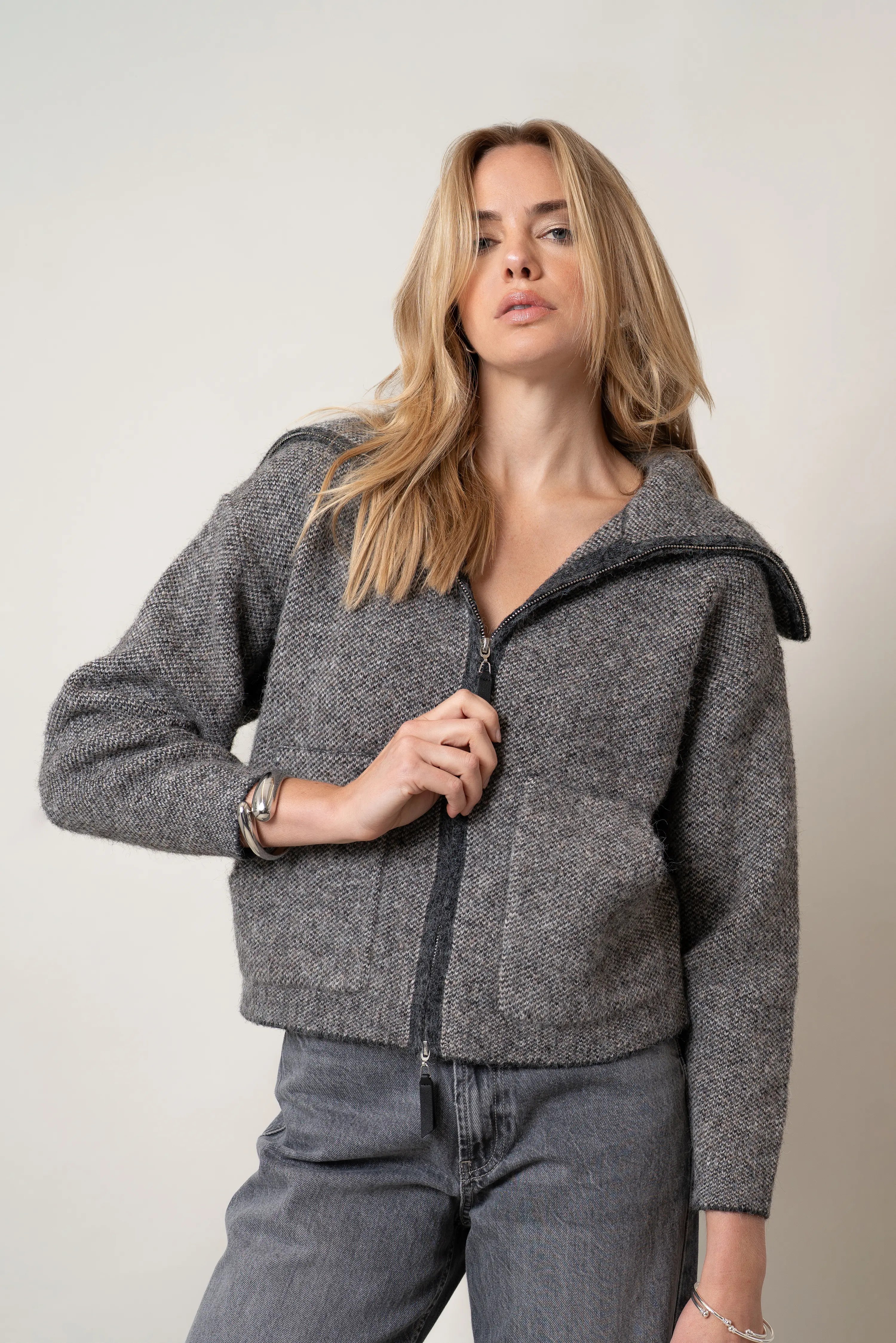 Cyrus - The Zip Collar Jacket